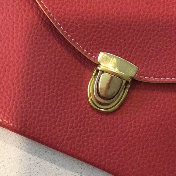 Purse NWT Merci Beaucoup Clutch New Bag Purse Crossbody Magenta Pink Brass Chain - Picture 2 of 11